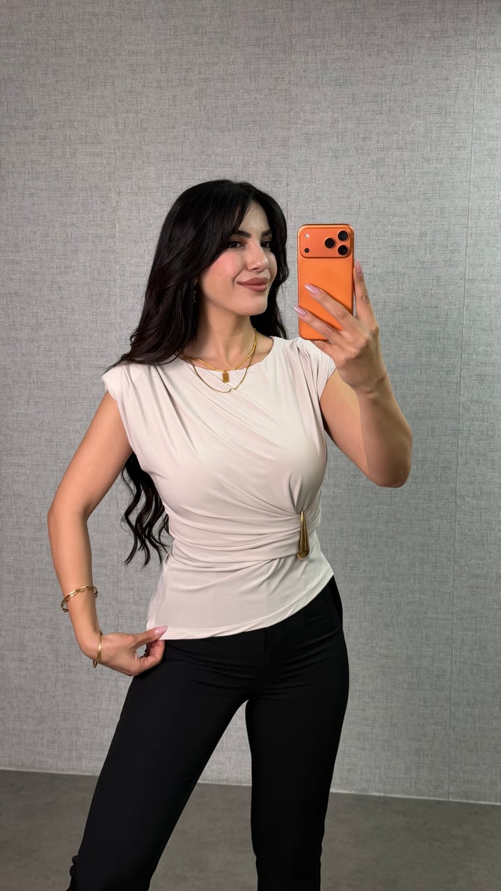 Coppe Bej Omzu Vatkalı Gold Tokalı Bluz