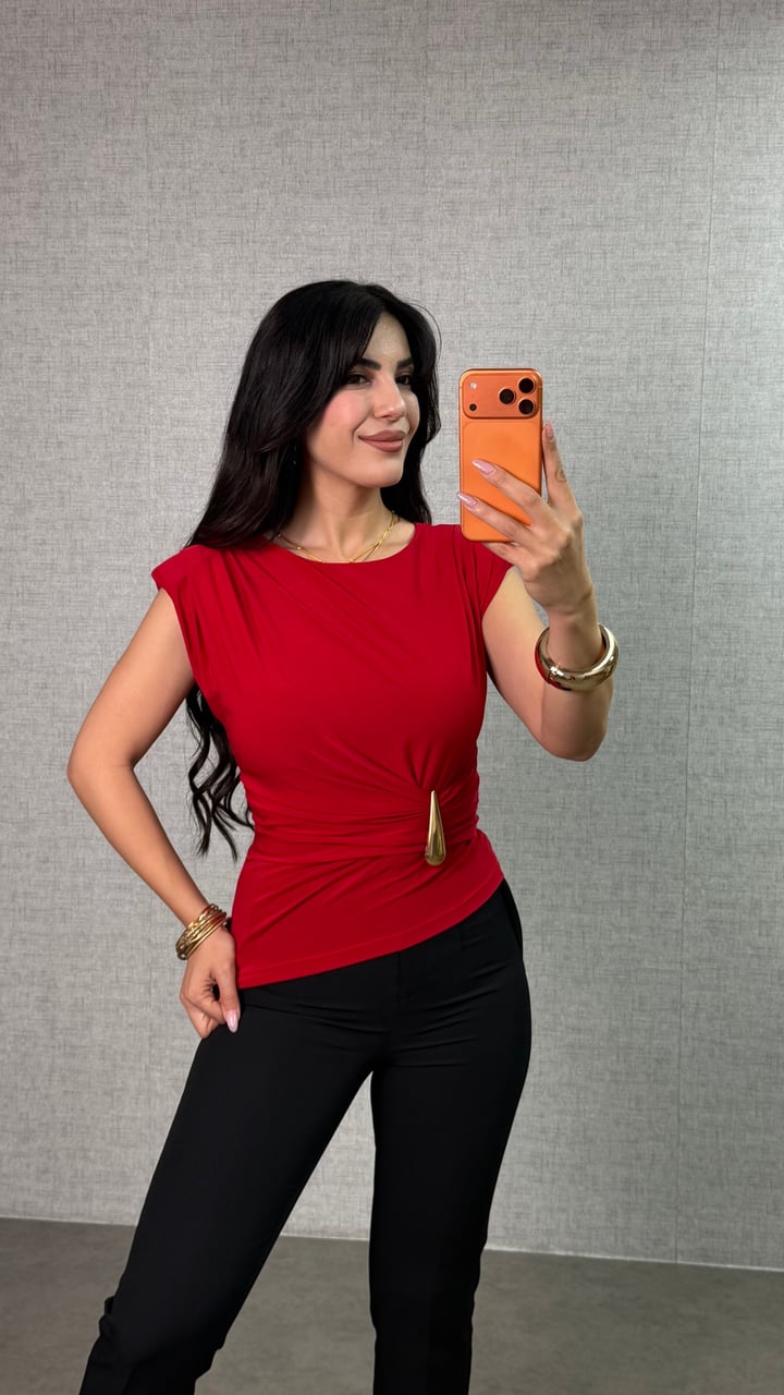 Coppe Kırmızı Omzu Vatkalı Gold Tokalı Bluz