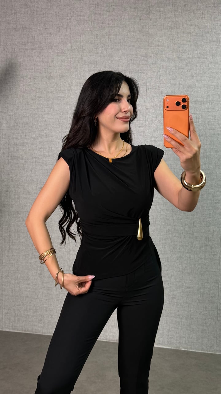 Coppe Siyah Omzu Vatkalı Gold Tokalı Bluz