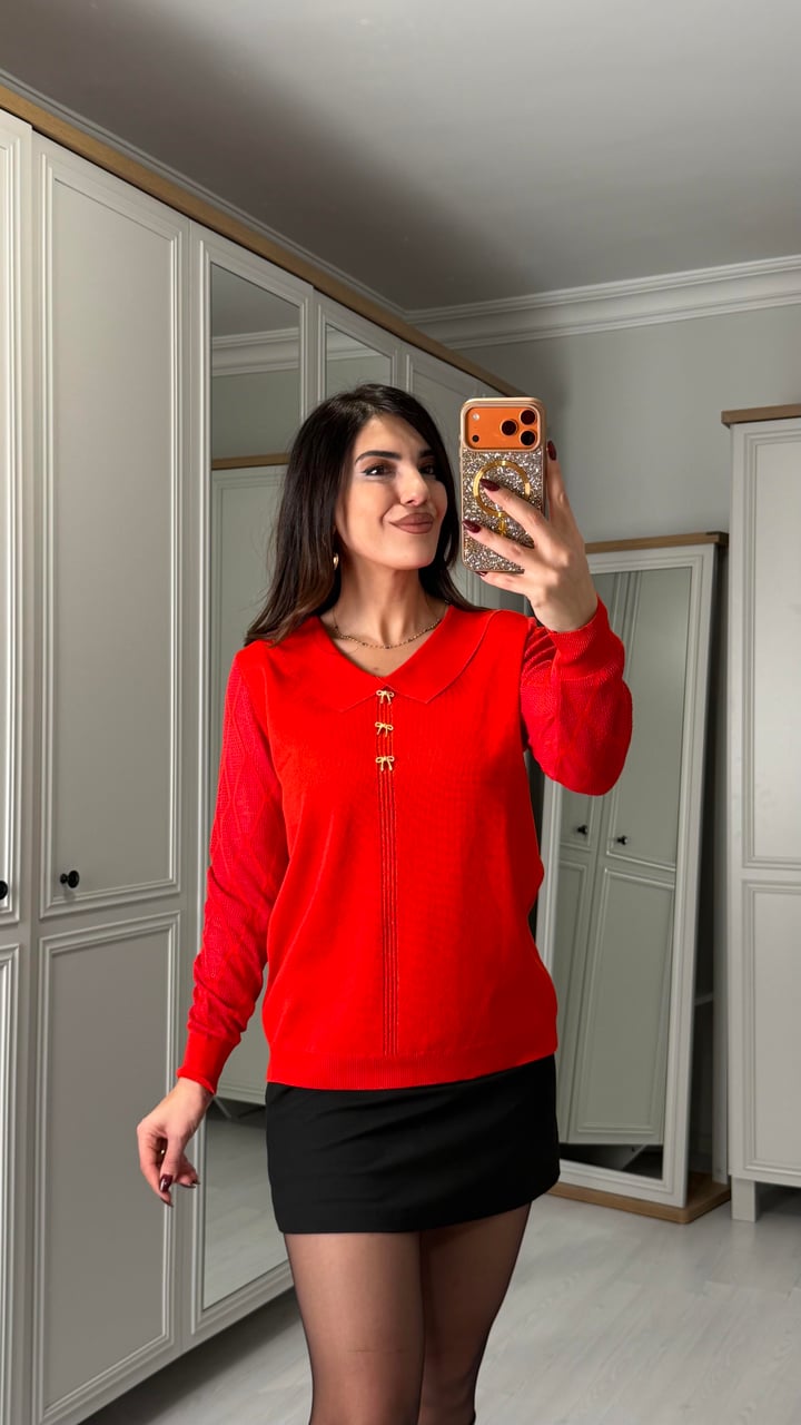 Daria Kırmızı Yakalı Kol Detaylı Bluz
