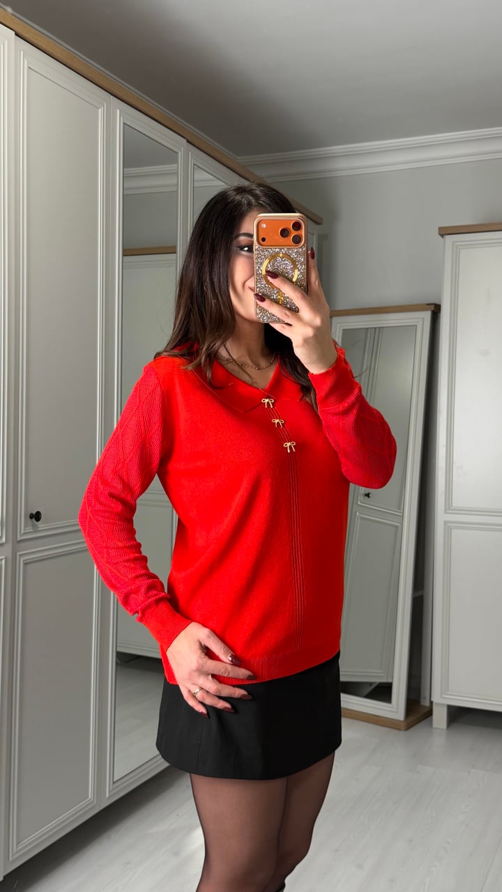 Daria Kırmızı Yakalı Kol Detaylı Bluz