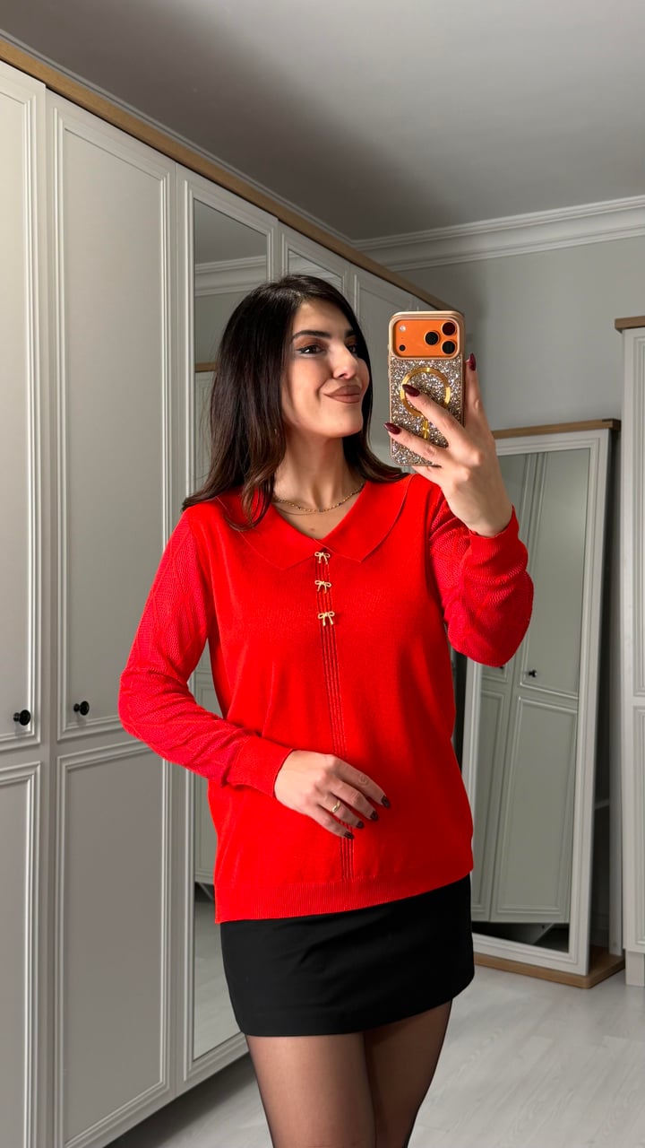 Daria Kırmızı Yakalı Kol Detaylı Bluz