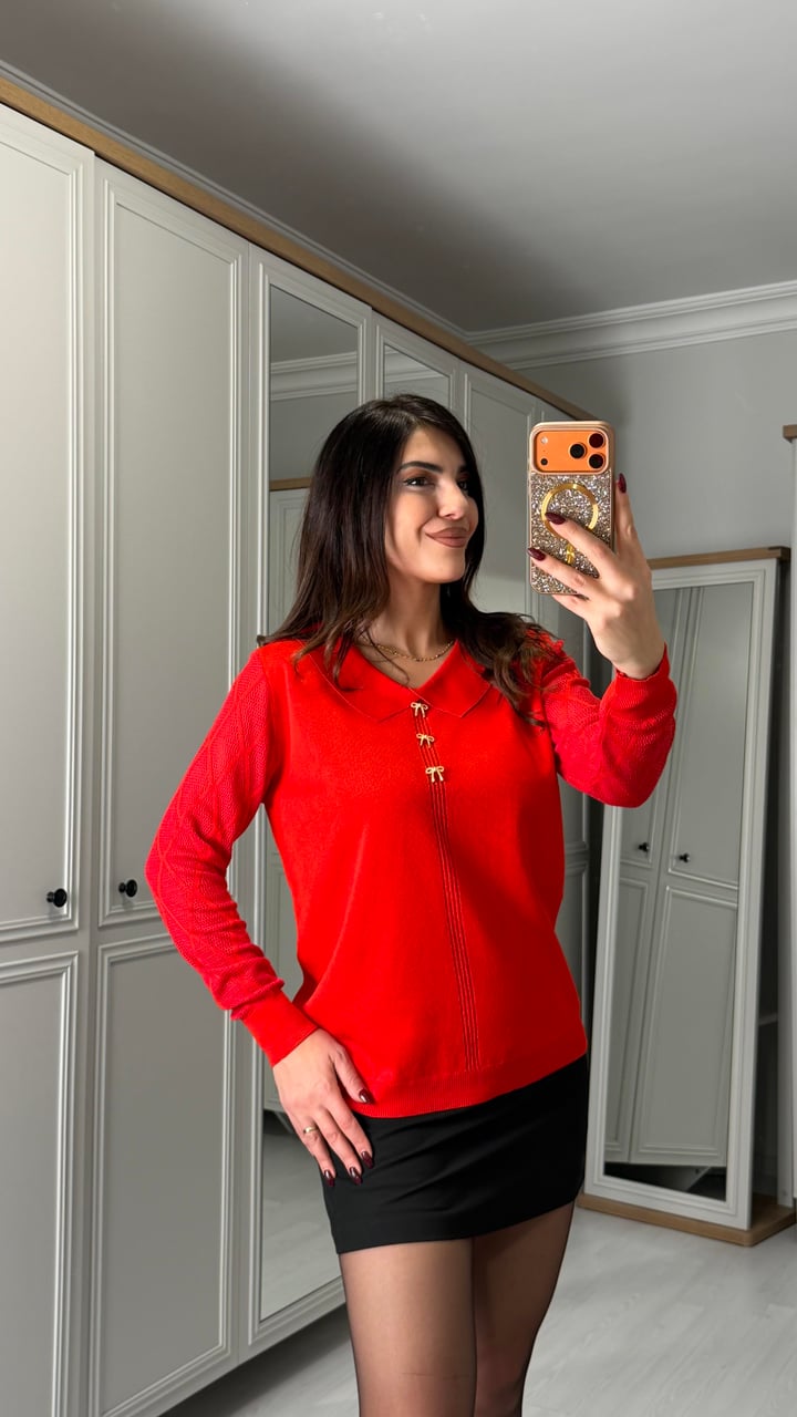 Daria Kırmızı Yakalı Kol Detaylı Bluz