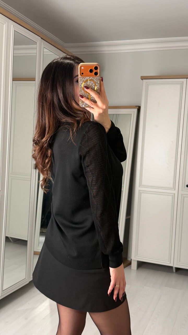 Daria Siyah Yakalı Kol Detaylı Bluz