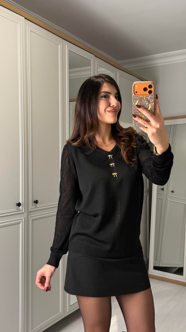 Daria Siyah Yakalı Kol Detaylı Bluz