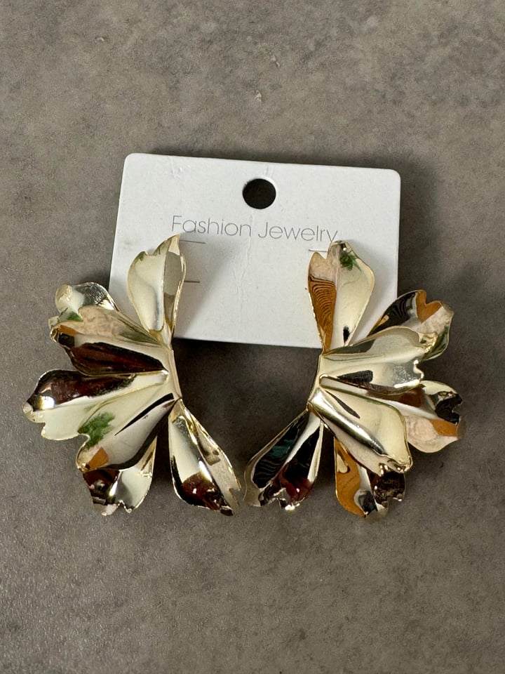 Gold Yarım Çiçekli Küpe