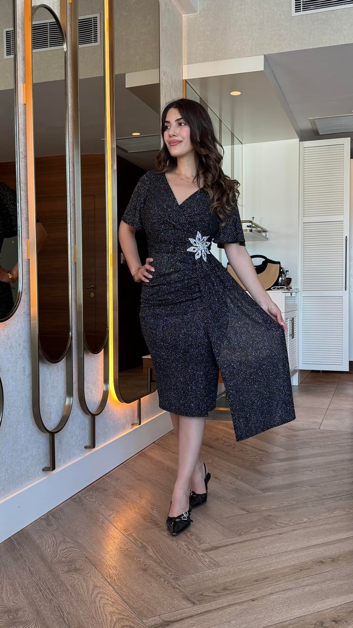 Isabella Siyah Beli Çiçek Motif Taşlı Elbise