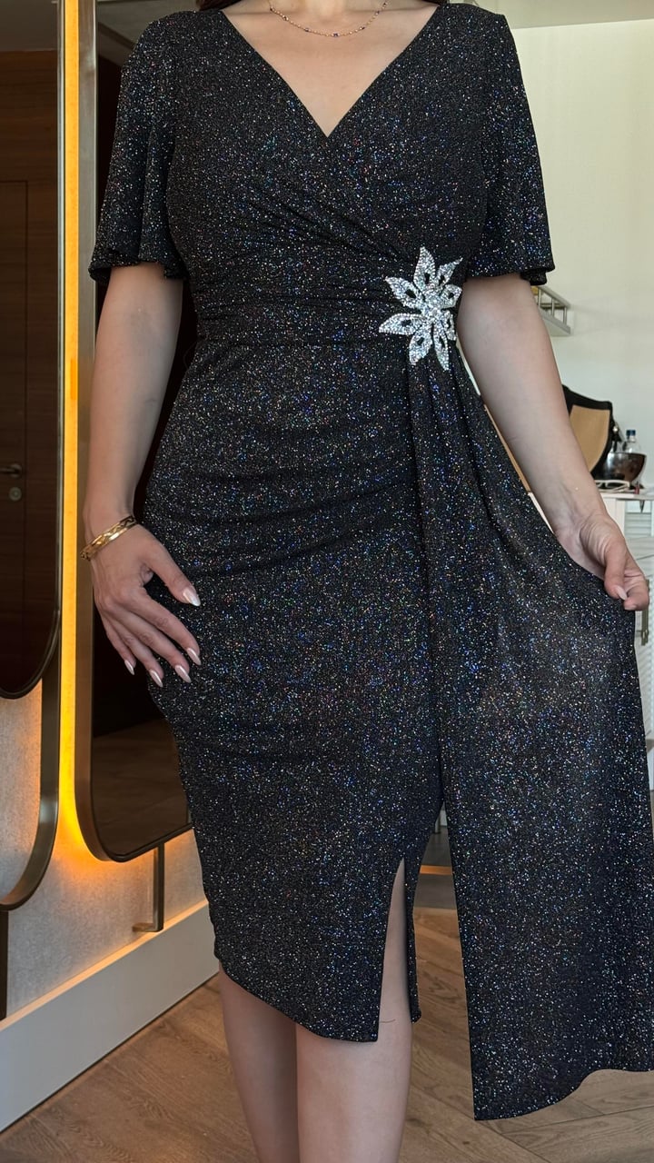 Isabella Siyah Beli Çiçek Motif Taşlı Elbise