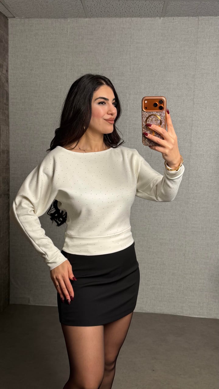 Karina Beyaz Taşlı Kayık Yaka Bluz