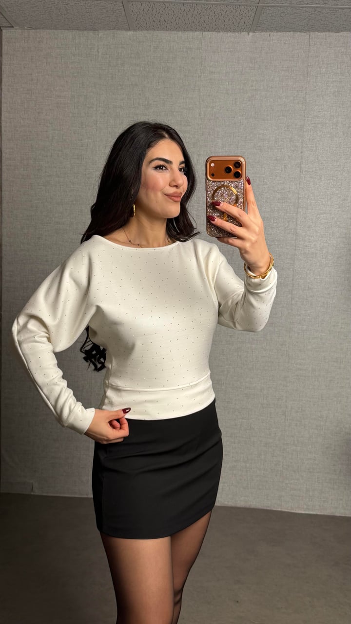 Karina Beyaz Taşlı Kayık Yaka Bluz