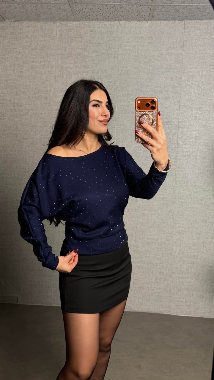 Karina Lacivert Taşlı Kayık Yaka Bluz