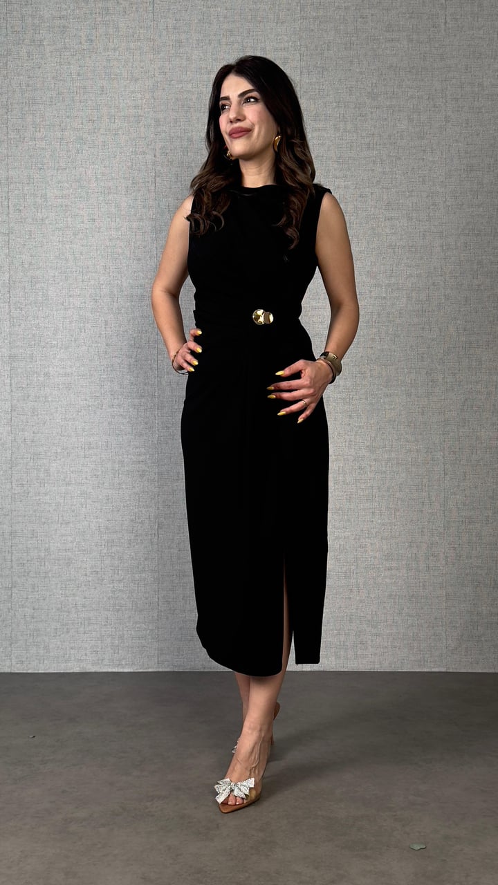 Lady Siyah Broş Detaylı Midi Boy Elbise