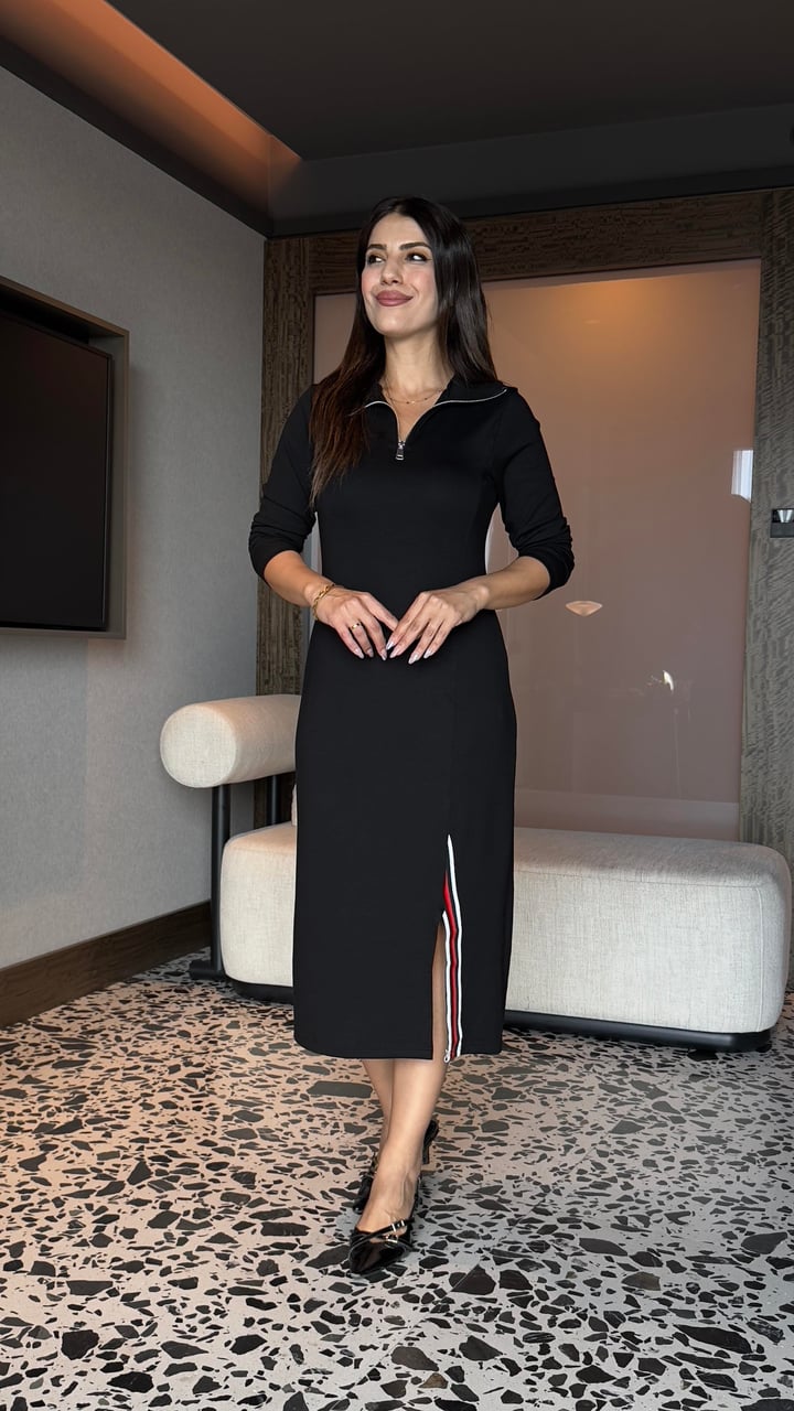 Lami Siyah Polo Yaka Yırtmaç Ribanalı Model Elbise