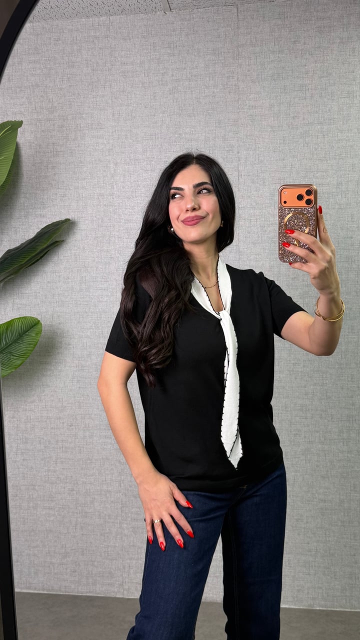 Lisa Siyah Yakalı Kısa Kollu Bluz