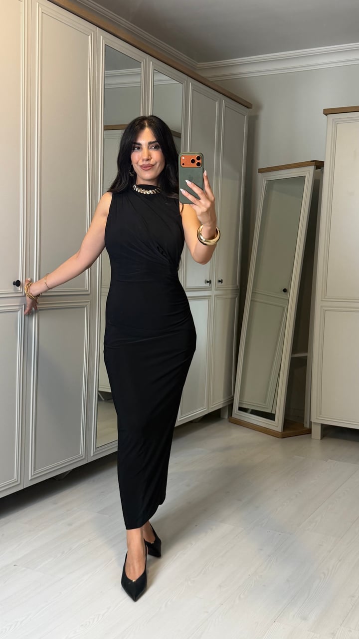 Lizy Siyah Yırtmaçlı Sandy Elbise