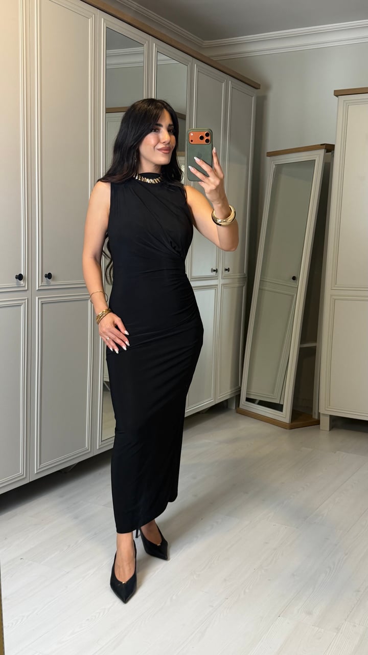 Lizy Siyah Yırtmaçlı Sandy Elbise