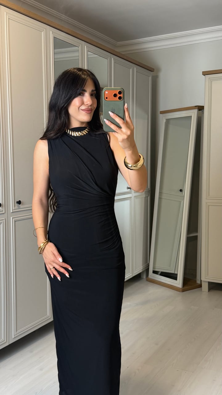 Lizy Siyah Yırtmaçlı Sandy Elbise