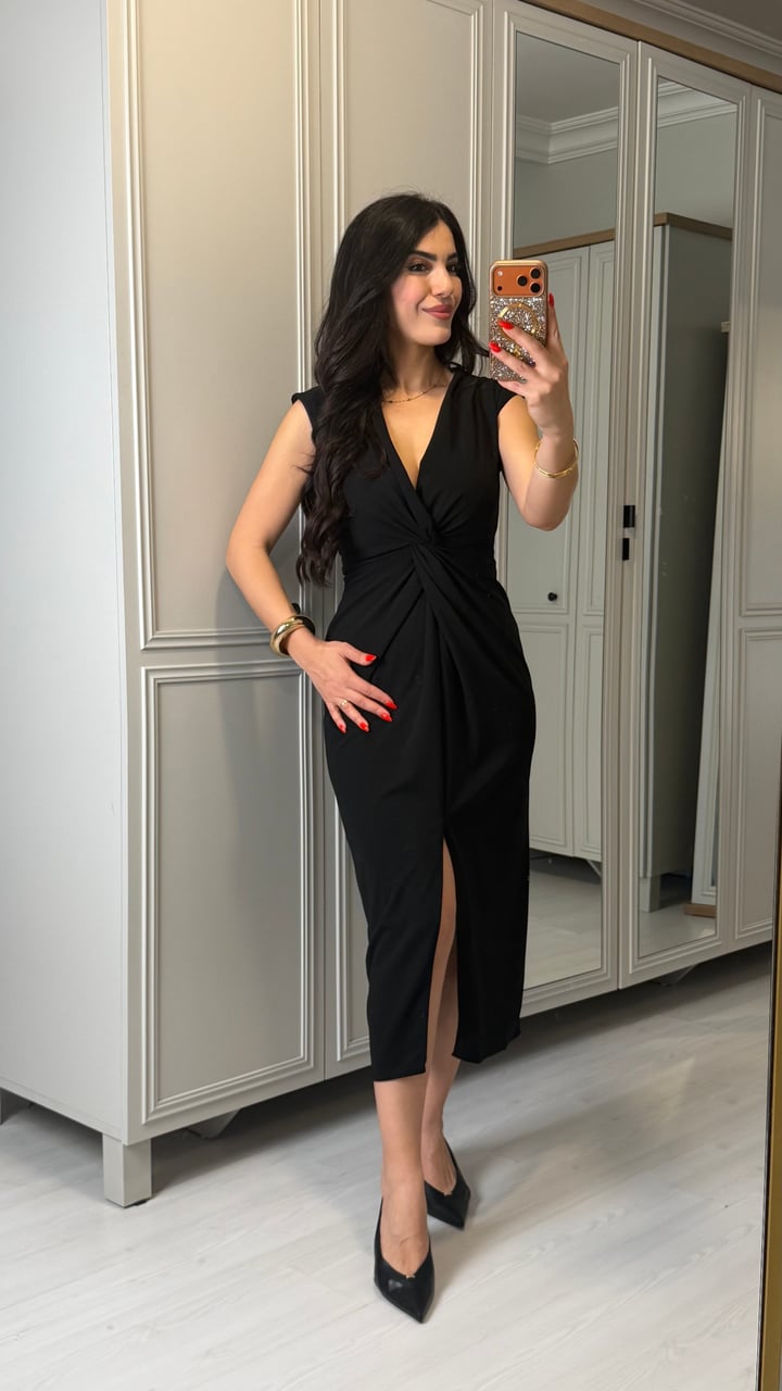 Lorena Siyah V Yaka Örme Crep Elbise