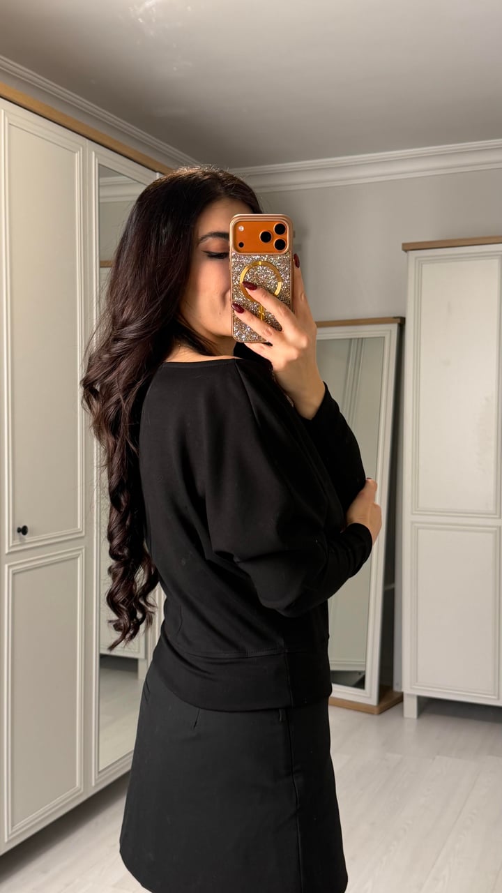 Madison Siyah Kayık Yaka Bluz