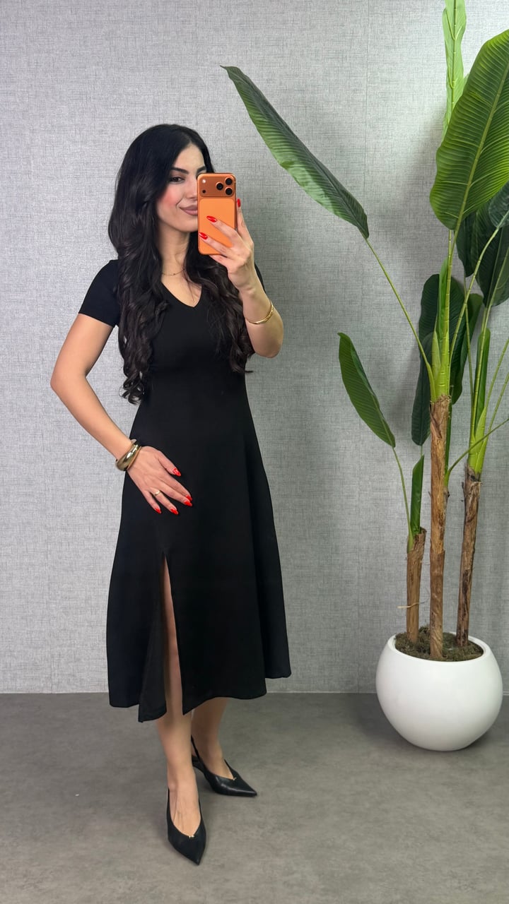 Manja Siyah V Yaka Tek Yırtmaçlı Modal Elbise