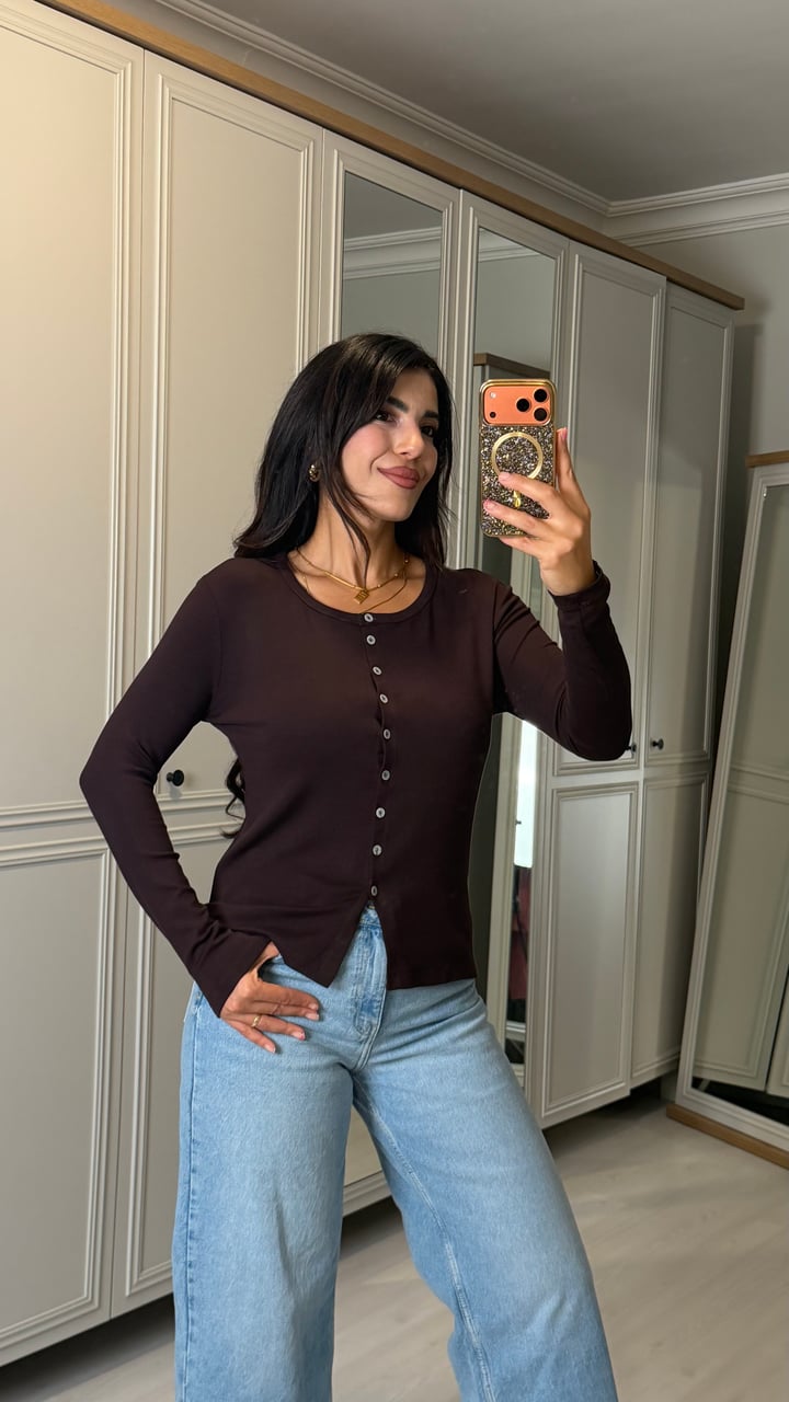 Mily Kahverengi Düğmeli Yumoş Hırka