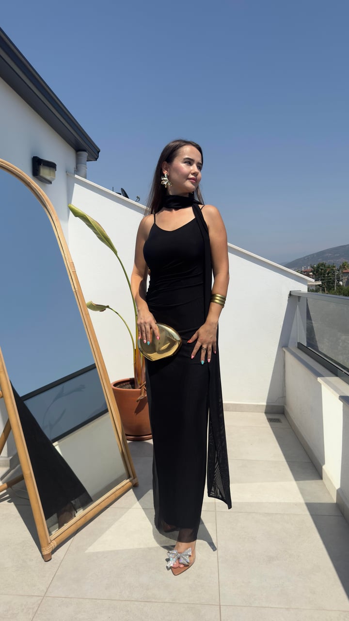 Relly Siyah Askılı Fular Detaylı Elbise