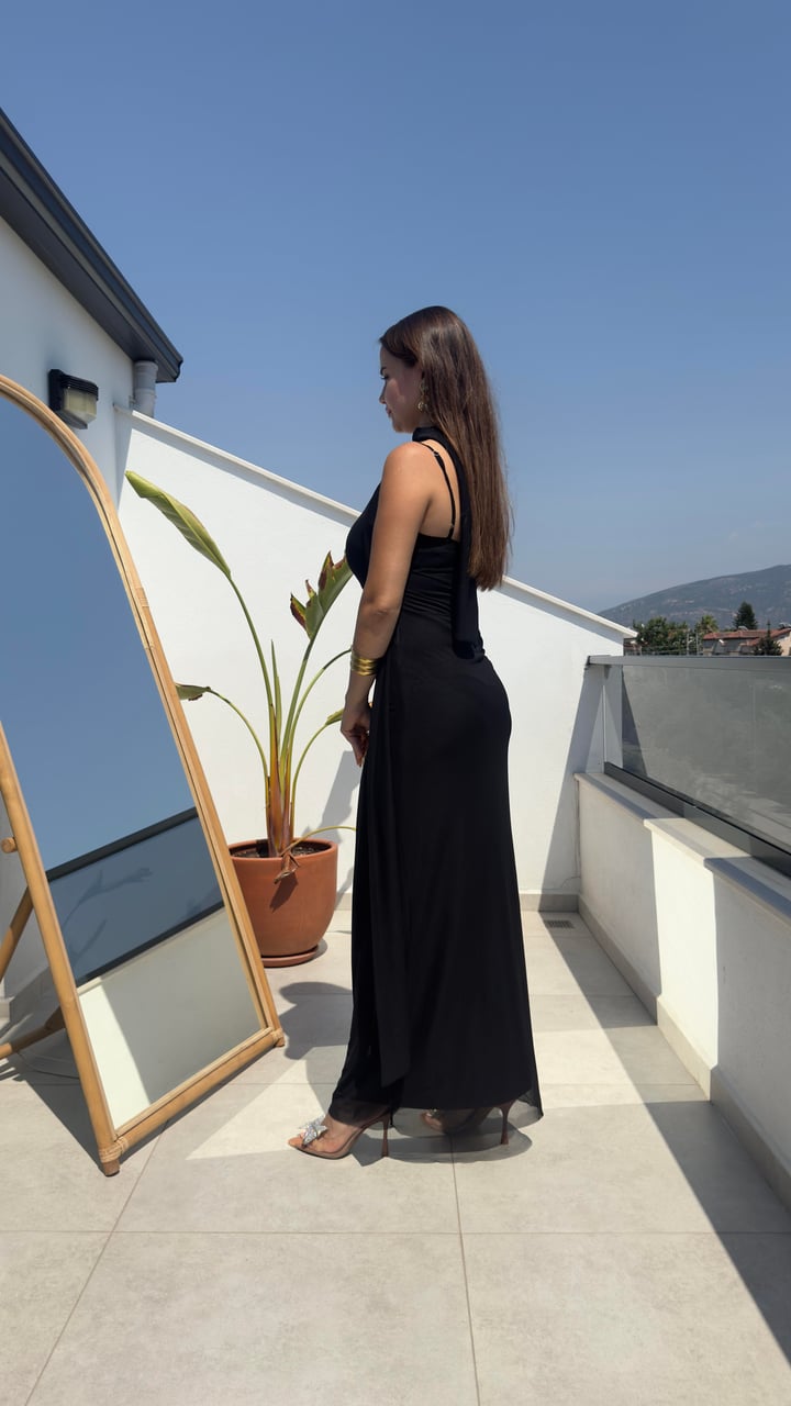 Relly Siyah Askılı Fular Detaylı Elbise