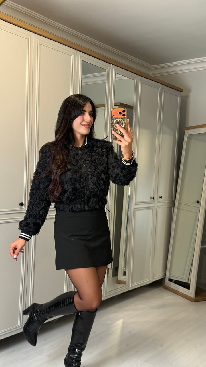 Roos Siyah Tasarım Gül İşlemeli Ceket