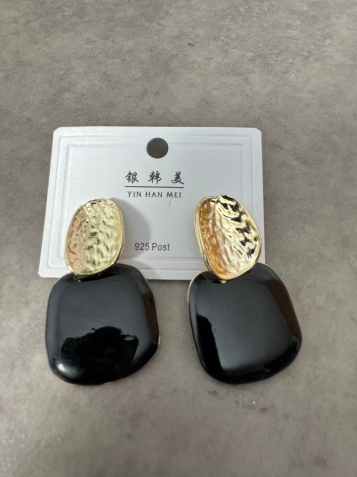 Siyah Gold Kare Küpe