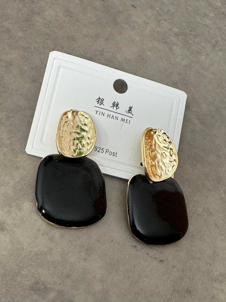 Siyah Gold Kare Küpe