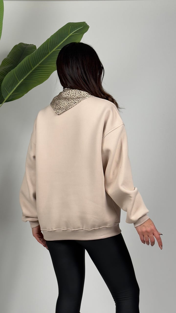 Sofia Bej Leopar Baskılı Fularlı Sweatshirt