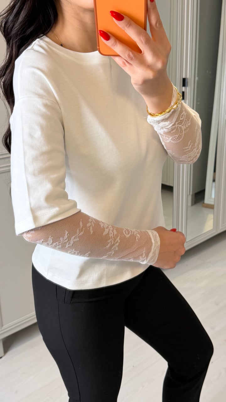 Sola Beyaz Kolları Dantelli Marka Model Bluz