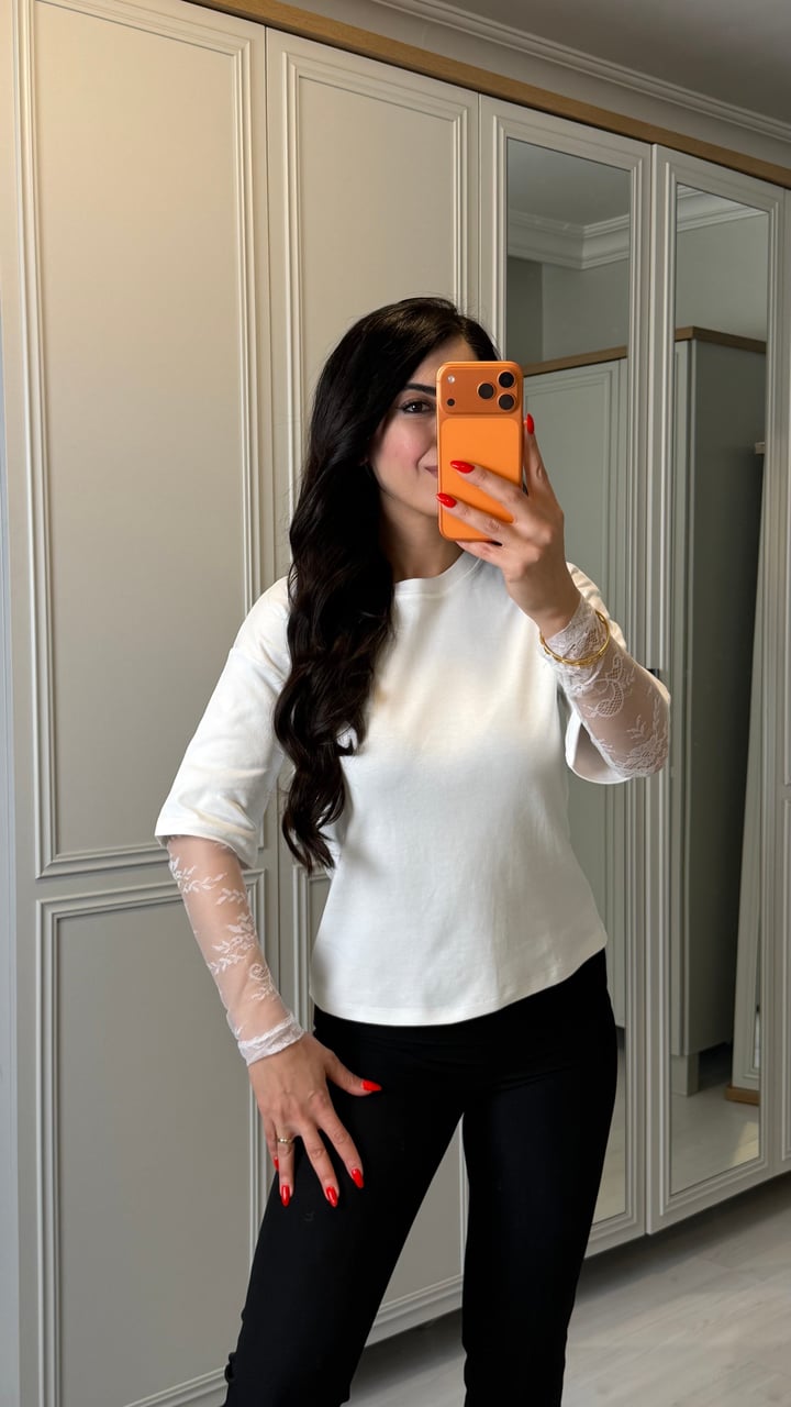 Sola Beyaz Kolları Dantelli Marka Model Bluz