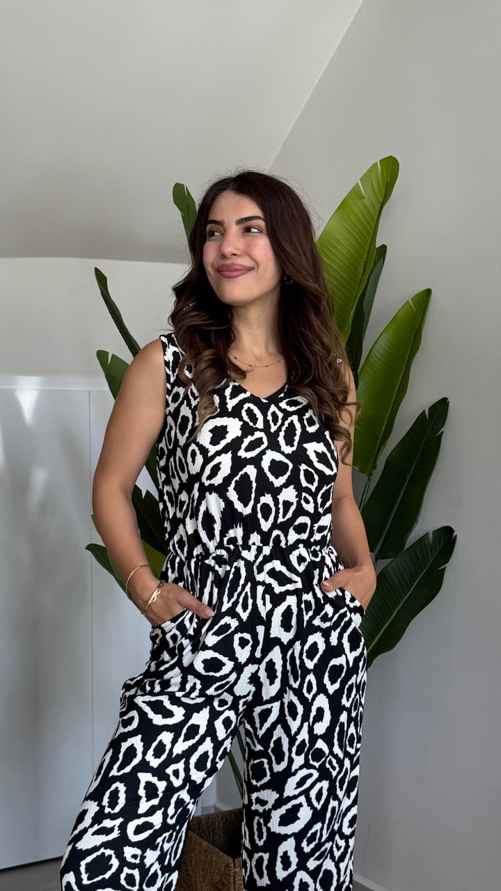Solene Siyah Desenli V Yaka Tulum