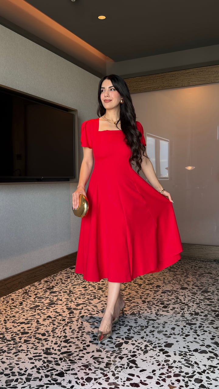 Vals Kırmızı Kare Yaka Kolları Pileli Elbise