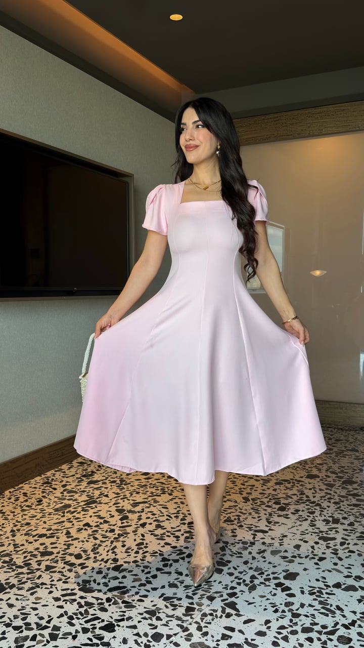 Vals Pembe Kare Yaka Kolları Pileli Elbise