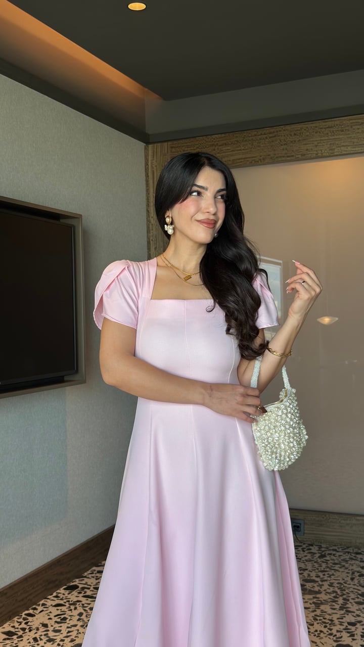 Vals Pembe Kare Yaka Kolları Pileli Elbise