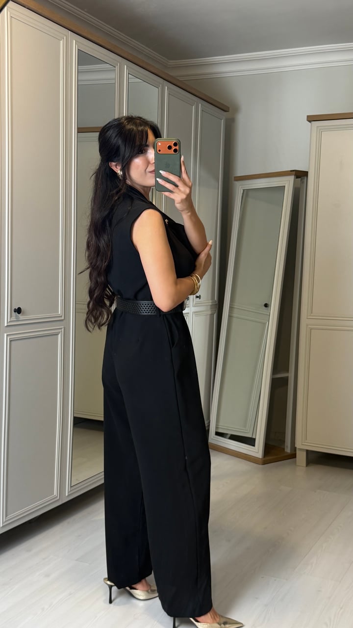 Veronika Siyah Yaka Aksesuar Detaylı Kemerli Tulum 