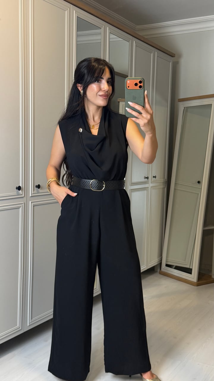 Veronika Siyah Yaka Aksesuar Detaylı Kemerli Tulum 