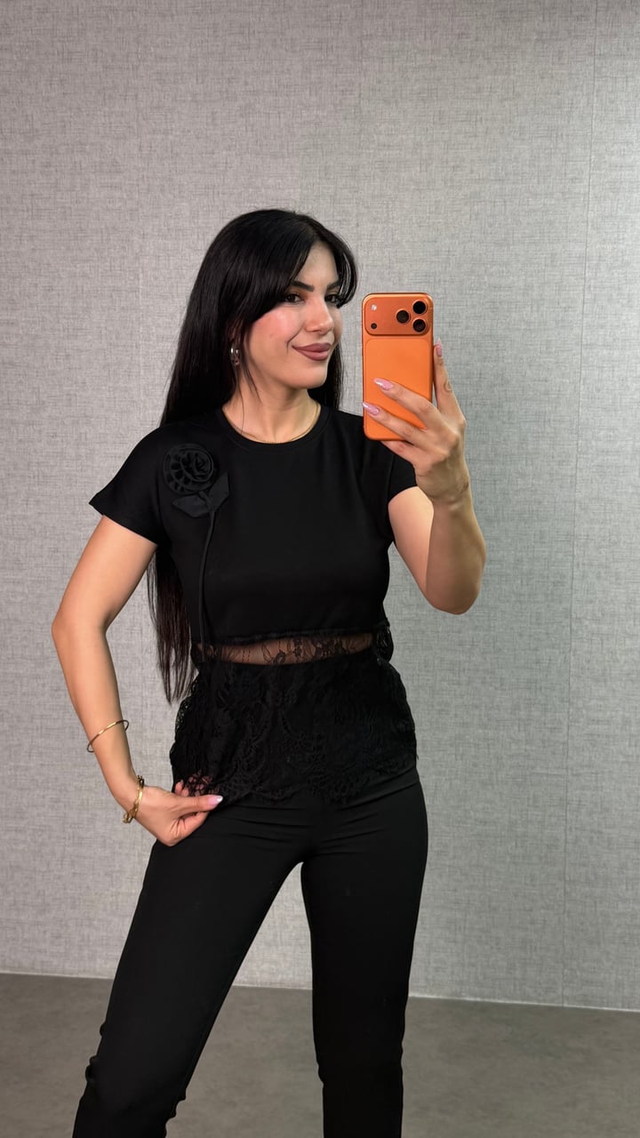 Vonny Siyah Gül İşlemeli Dantel Detaylı Bluz