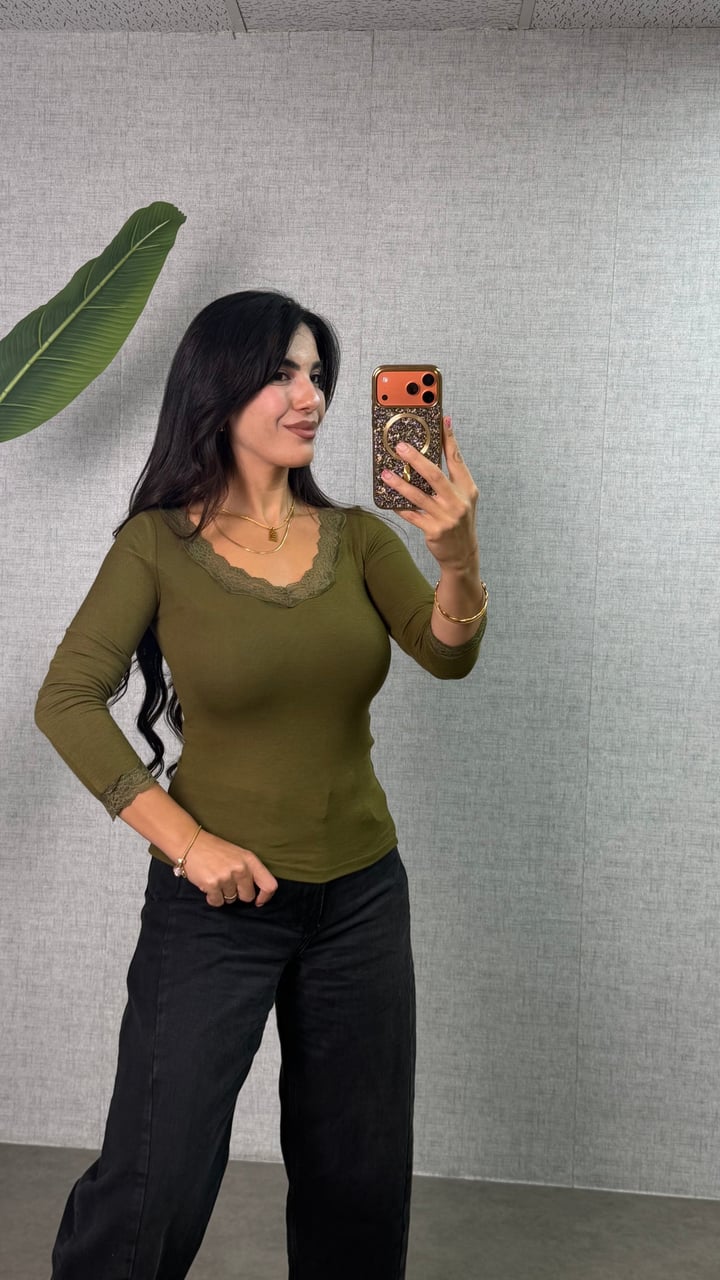 Voya Yeşil V Yaka Dantel Body