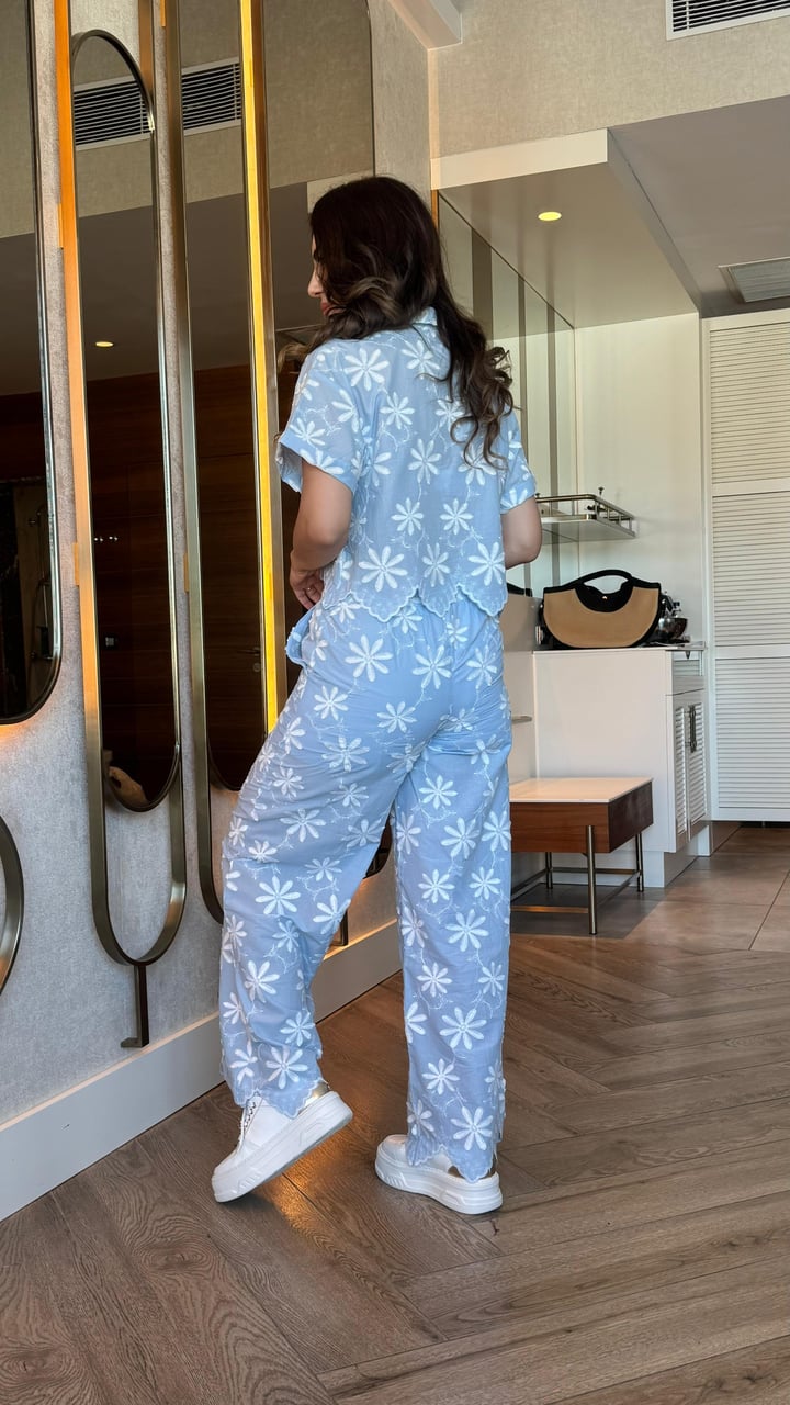 Wilma Mavi Çiçek Nakış İşlemeli Keten Takım