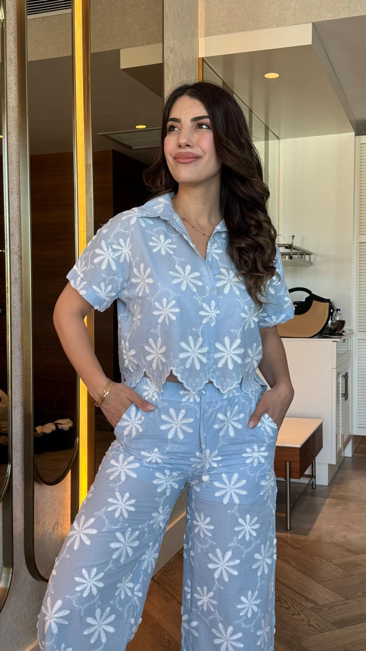 Wilma Mavi Çiçek Nakış İşlemeli Keten Takım