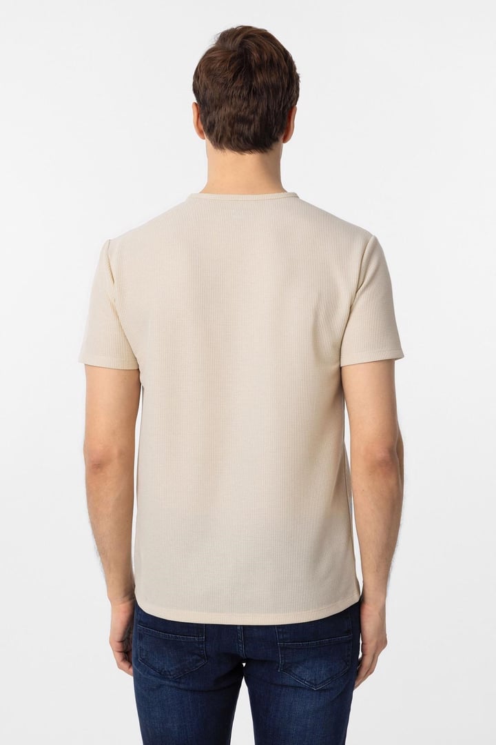 Bej Slim Fit Armürlü Bisiklet Yaka Tişört