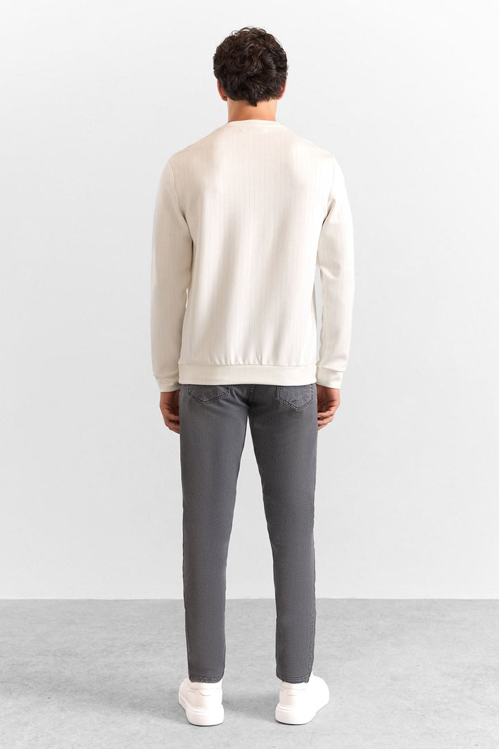 Beyaz Regular Dikey Çizgili Baskısız Jakarlı Bisiklet Yaka Cepsiz Düz Sweatshirt