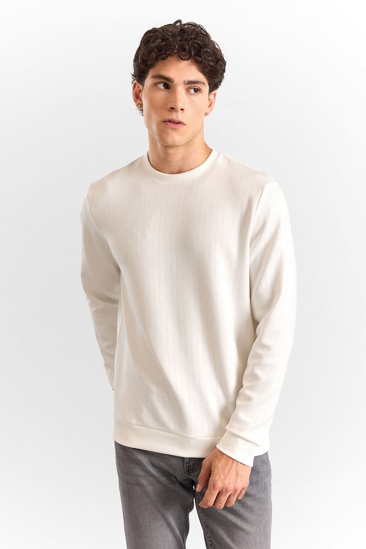 Beyaz Regular Dikey Çizgili Baskısız Jakarlı Bisiklet Yaka Cepsiz Düz Sweatshirt