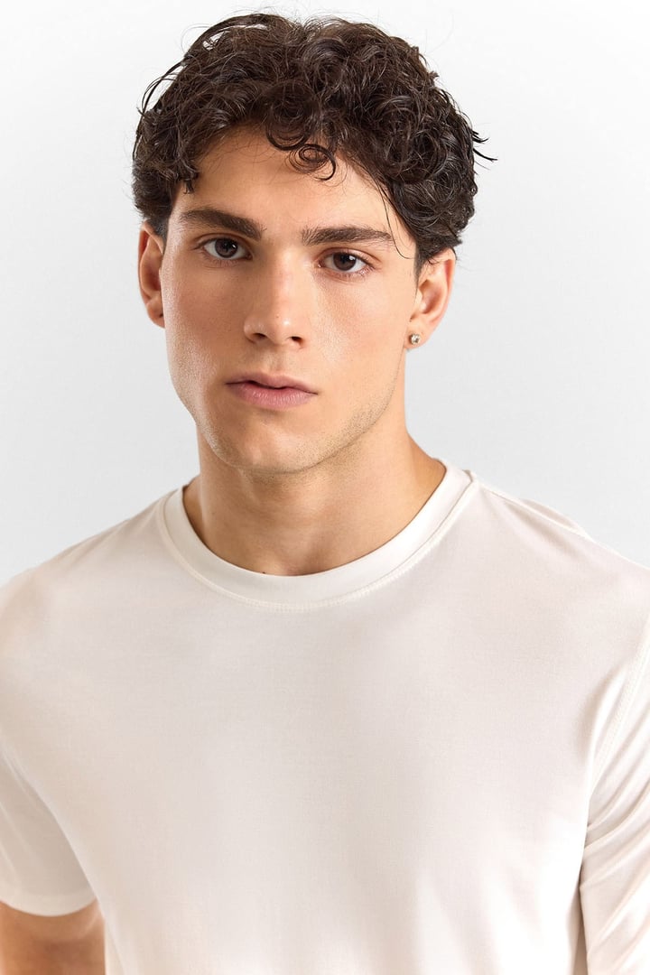 Beyaz Slim Düz Baskısız Bisiklet Yaka Tişört