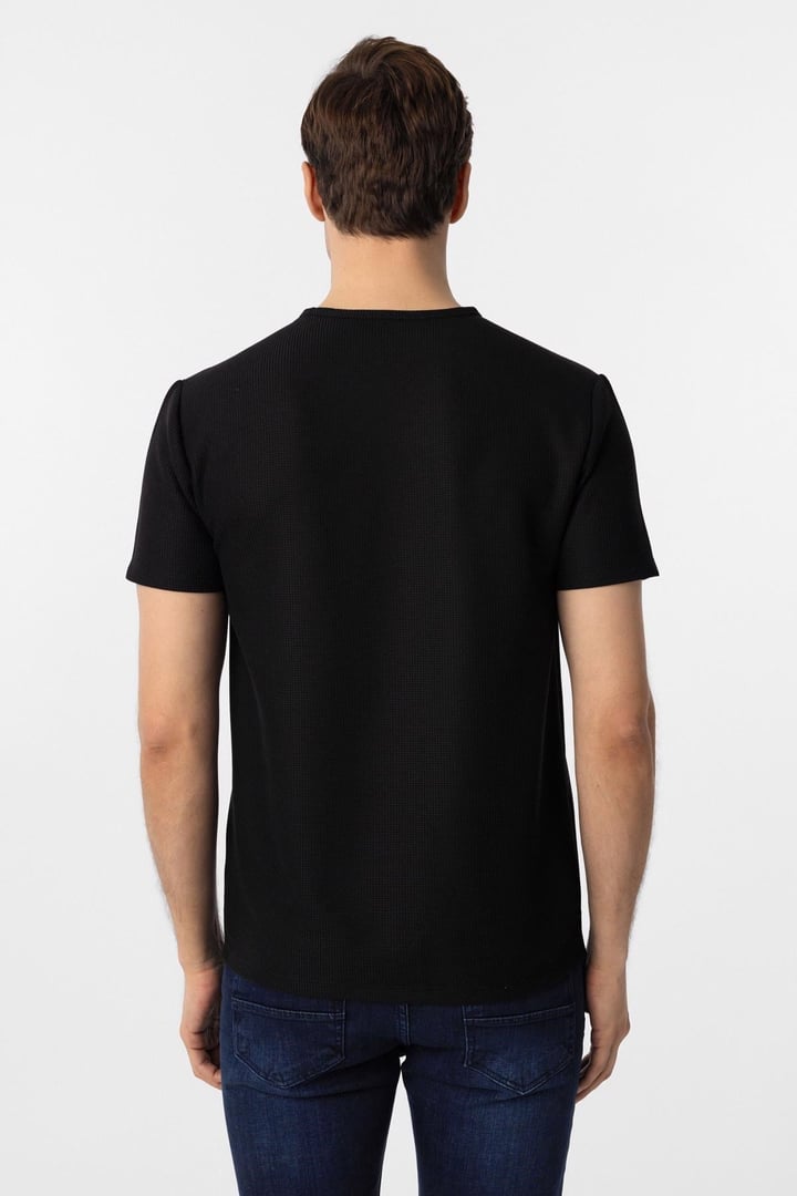 Siyah Slim Fit Armürlü Bisiklet Yaka Tişört