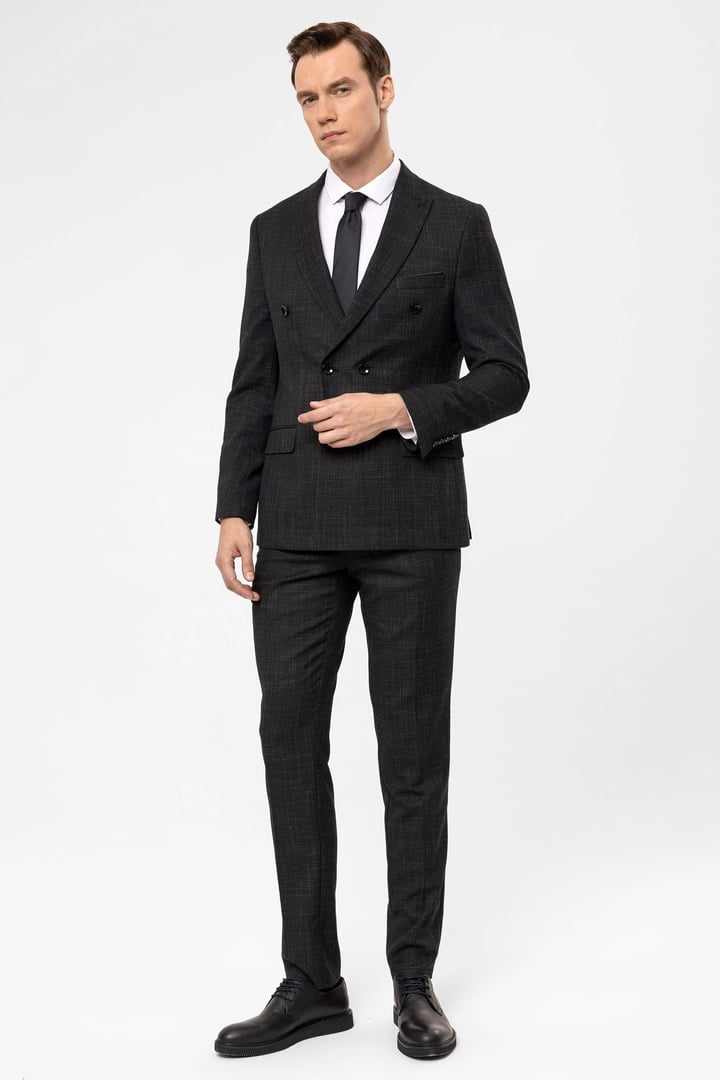 Siyah Slim Fit Armürlü Sivri Yaka 6 Drop Klasik Takım Elbise
