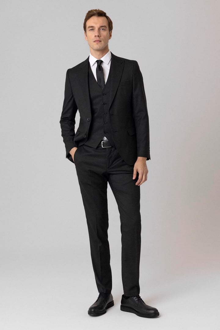 Siyah Slim Fit Armürlü Sivri Yaka 6 Drop Yelekli Klasik Takım Elbise